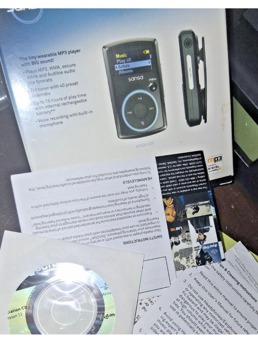 New  SanDisk Sansa Clip 1GB MP3 Player Music in Box